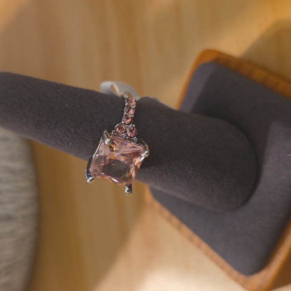 VINTAGE Pink  ZIRCONIIA Stone Women's Ring - Picture 5 of 5